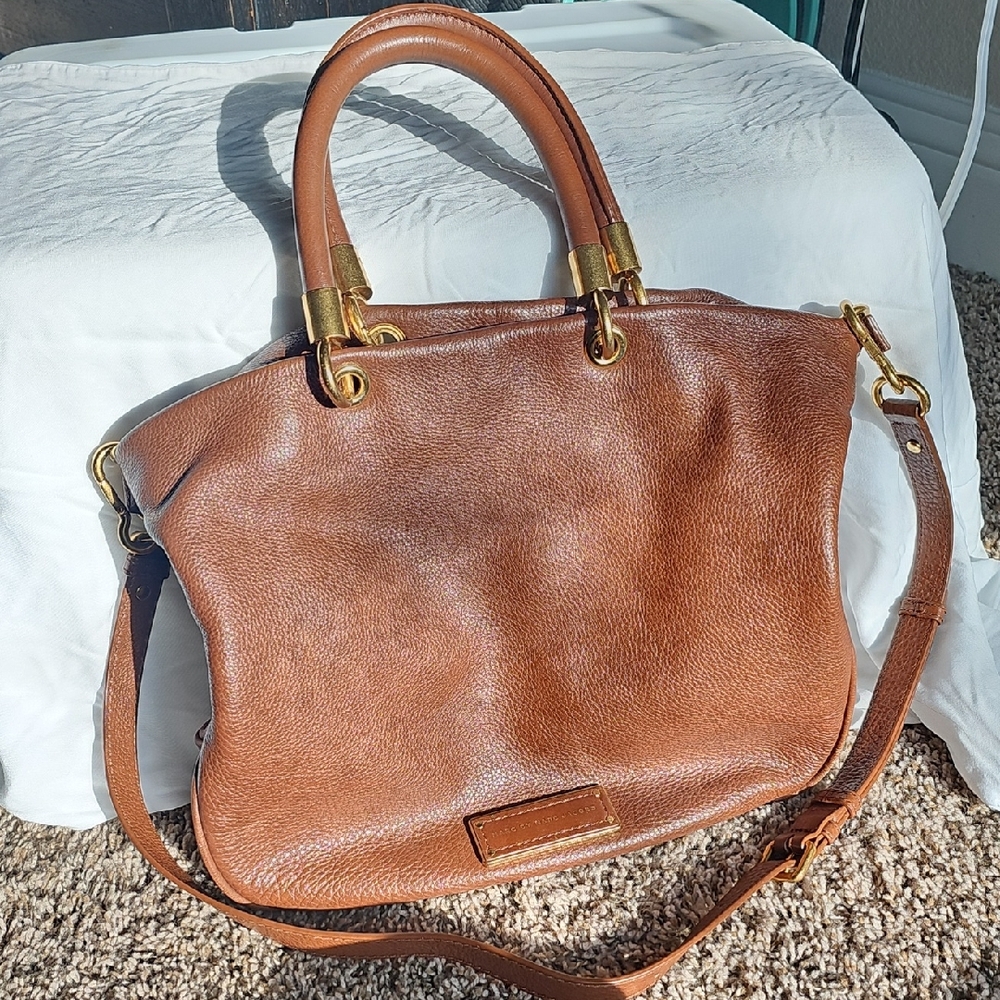Marc Jacobs Brown Leather Shoulder Bag with Classic Design
